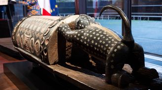 Cizinci přicházejí z východu! Mluvící bubny byly tak účinné, že je kolonizátoři zabavovali Cizinci přicházejí z východu! Mluvící bubny byly tak účinné, že je kolonizátoři zabavovali