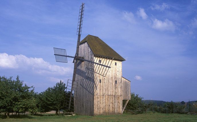 Větrný mlýn u Starého Poddvorova