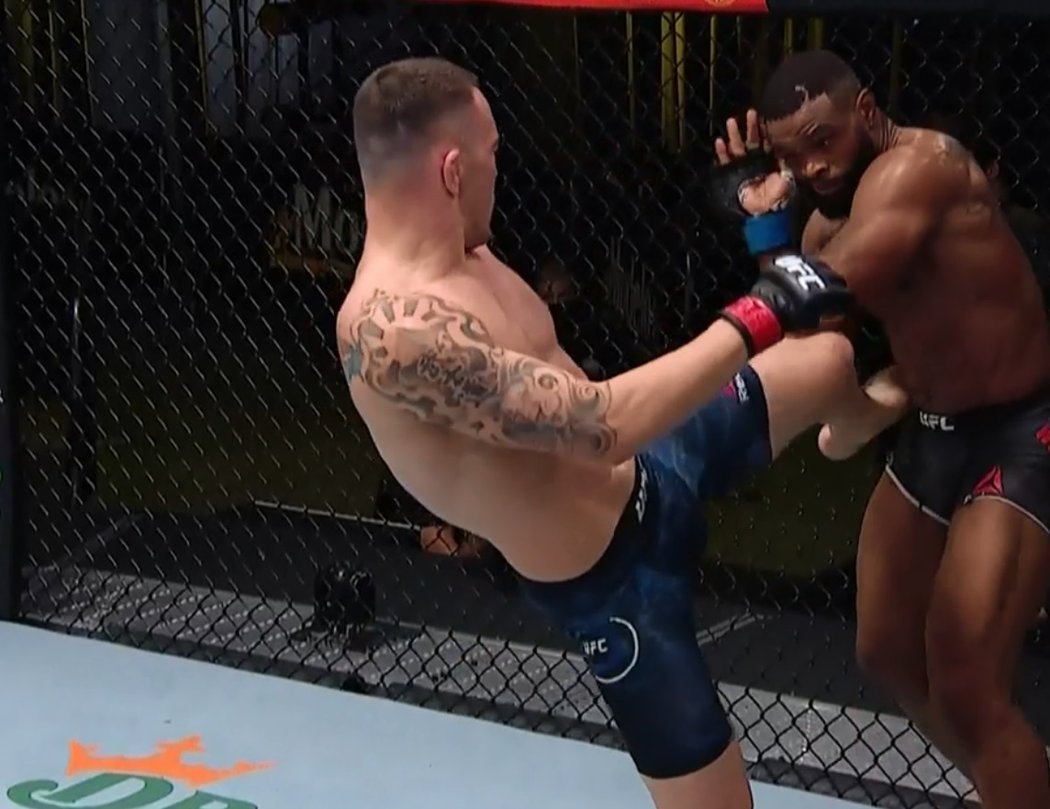 Colby Covington porazil Tyrona Woodleyho TKO v pátém kole