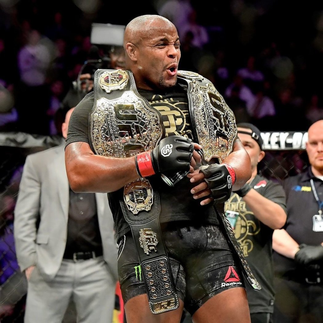 Velikán klece UFC Daniel Cormier