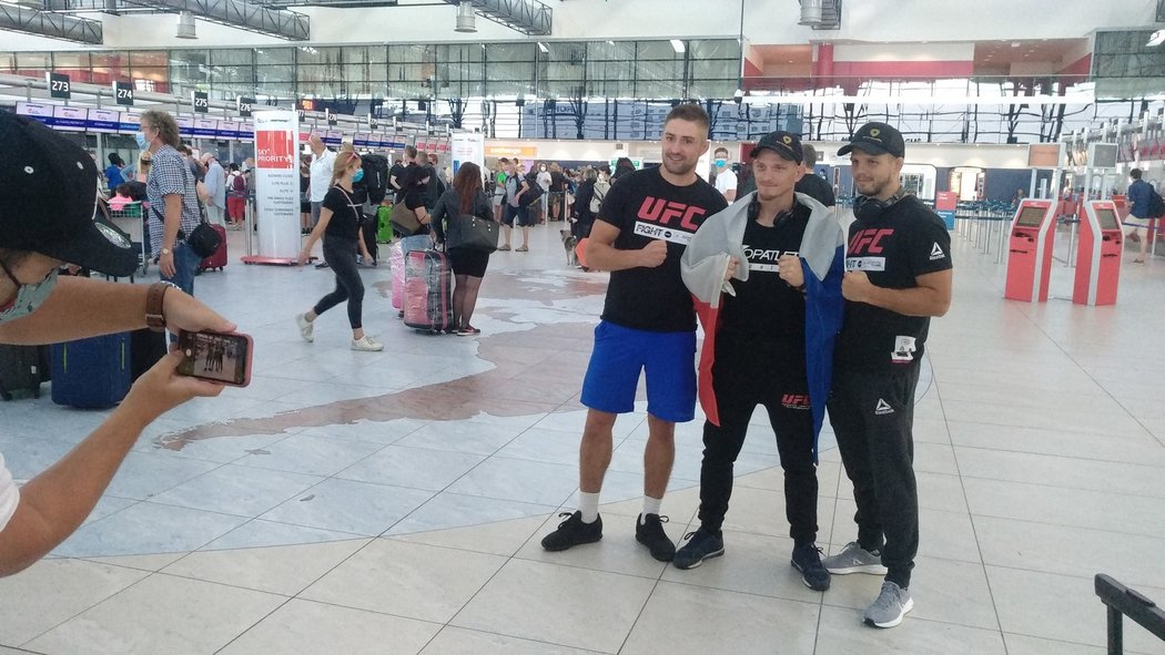 MMA zápasník David Dvořák odletěl se svým týmem na druhý zápas v UFC