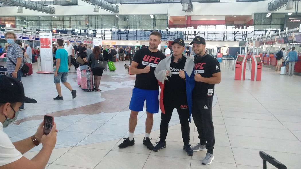 MMA zápasník David Dvořák odletěl se svým týmem na druhý zápas v UFC