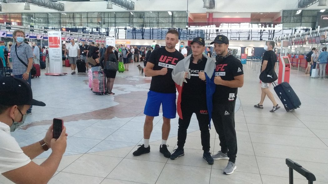 MMA zápasník David Dvořák odletěl se svým týmem na druhý zápas v UFC