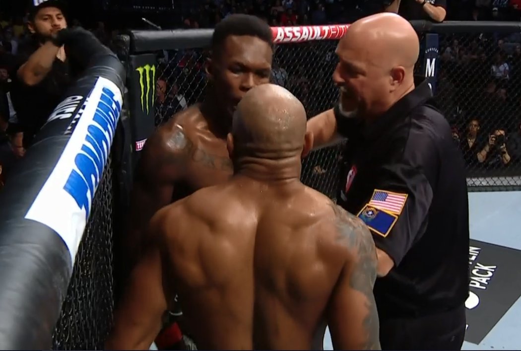 Hlavní zápas turnaje UFC 248: Israel Adesanya vs. Yoel Romero