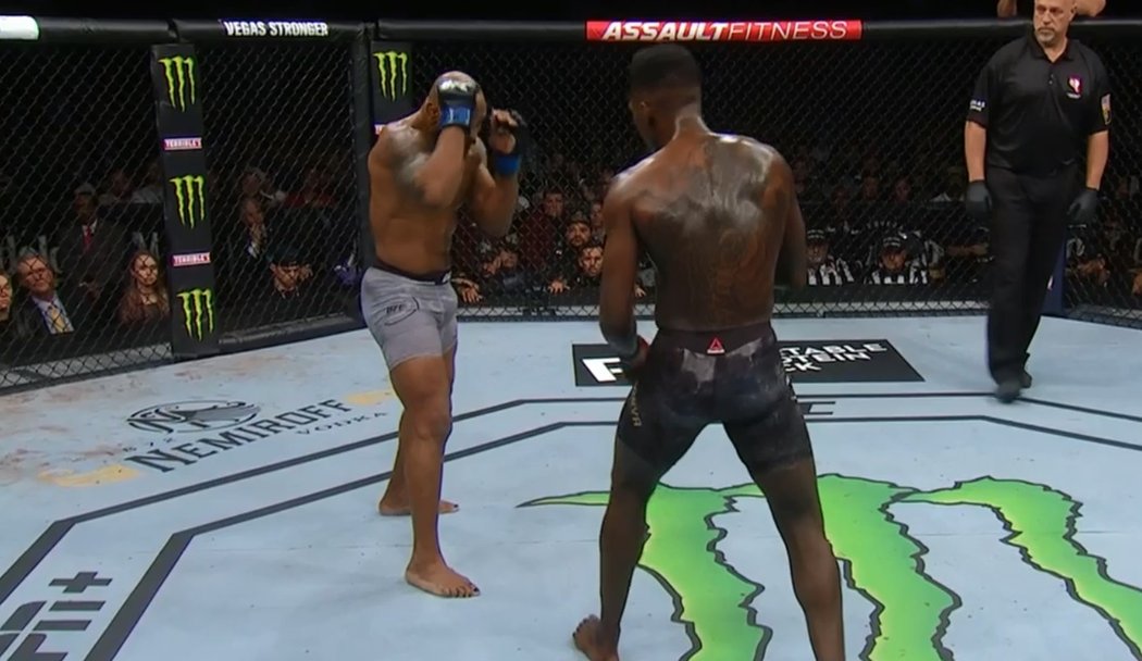 Hlavní zápas turnaje UFC 248: Israel Adesanya vs. Yoel Romero