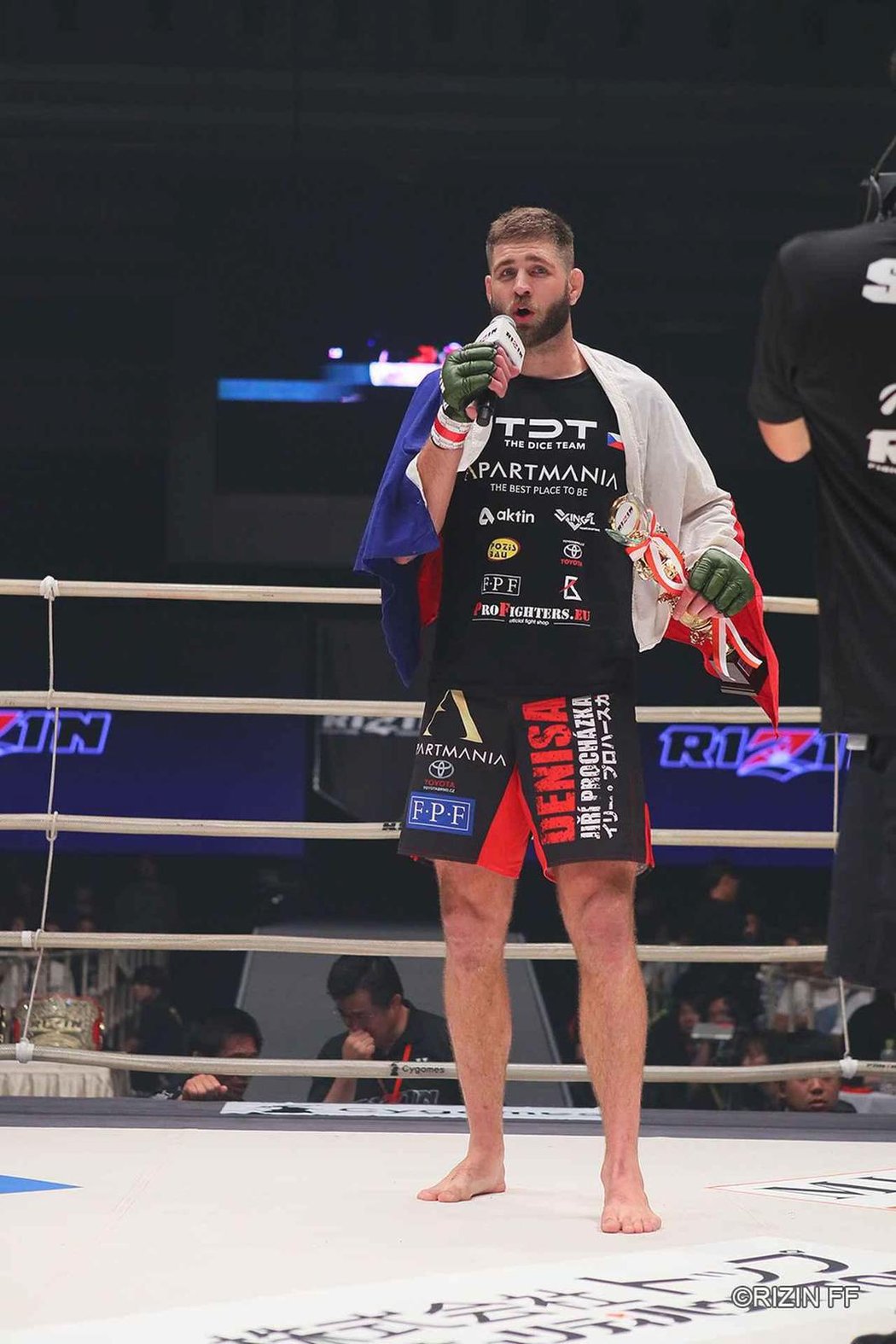 Český MMA zápasník Jiří &#34;Denisa&#34; Procházka na turnaji Rizin 19 suverénně porazil brazilského soupeře Fabia Maldonada.