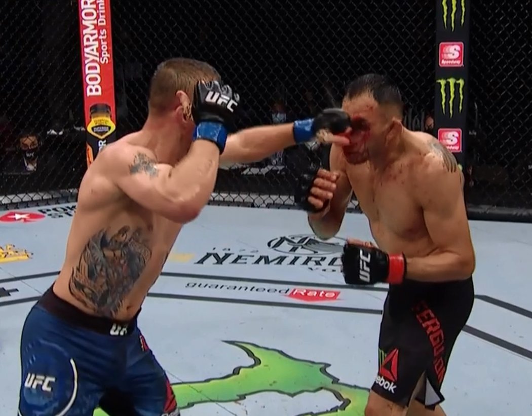 Hlavní zápas galavečera UFC 249 suverénně ovládl Justin Gaethje a porazil Tonyho Fergusona v pátém kole TKO.