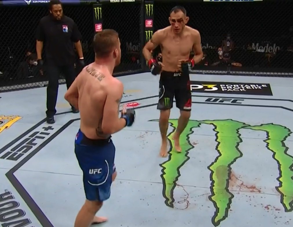 Hlavní zápas galavečera UFC 249 suverénně ovládl Justin Gaethje a porazil Tonyho Fergusona v pátém kole TKO.