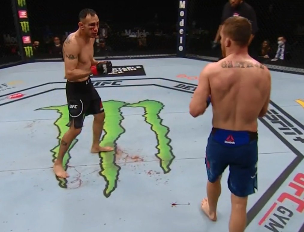 Hlavní zápas galavečera UFC 249 suverénně ovládl Justin Gaethje a porazil Tonyho Fergusona v pátém kole TKO.