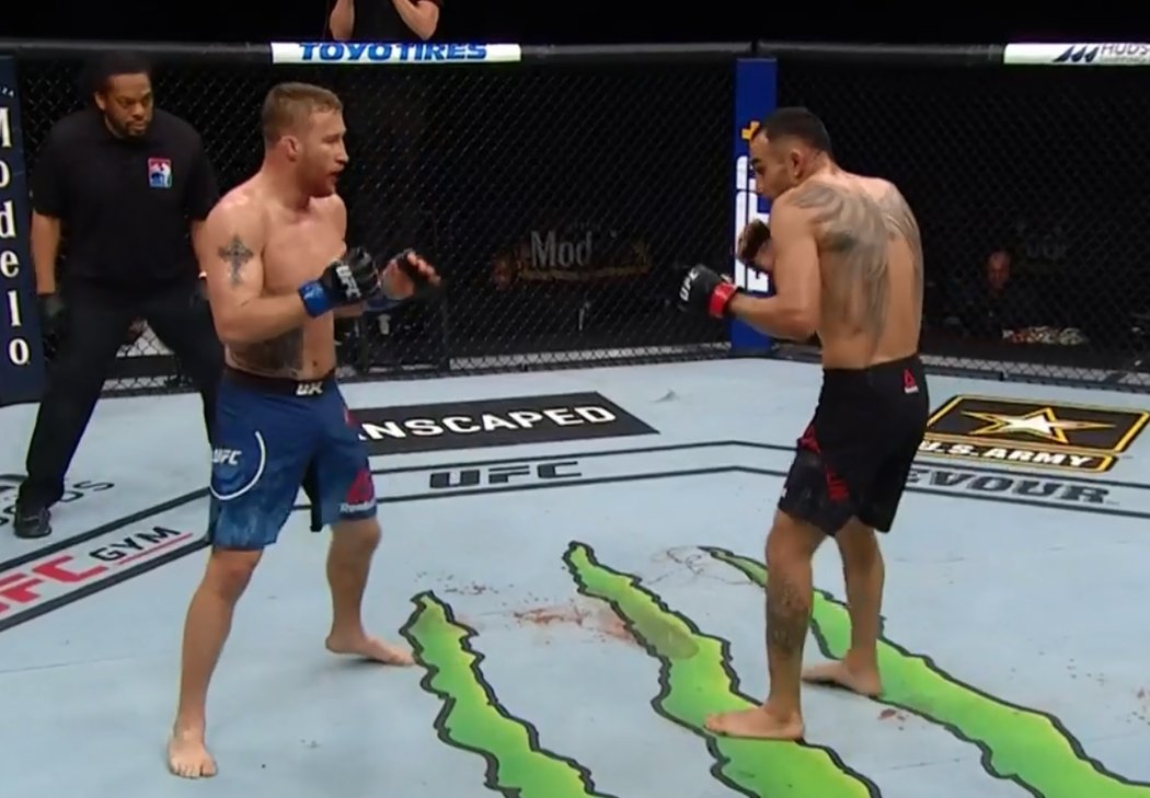 Hlavní zápas galavečera UFC 249 suverénně ovládl Justin Gaethje a porazil Tonyho Fergusona v pátém kole TKO.