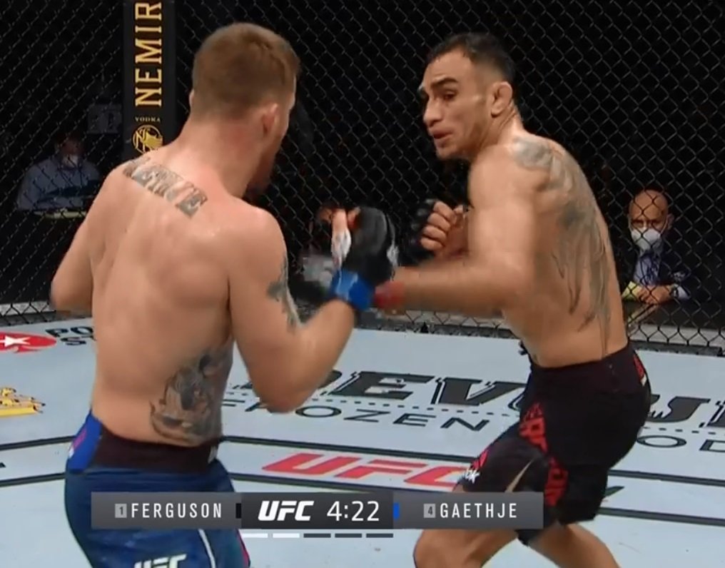 Hlavní zápas galavečera UFC 249 suverénně ovládl Justin Gaethje a porazil Tonyho Fergusona v pátém kole TKO.