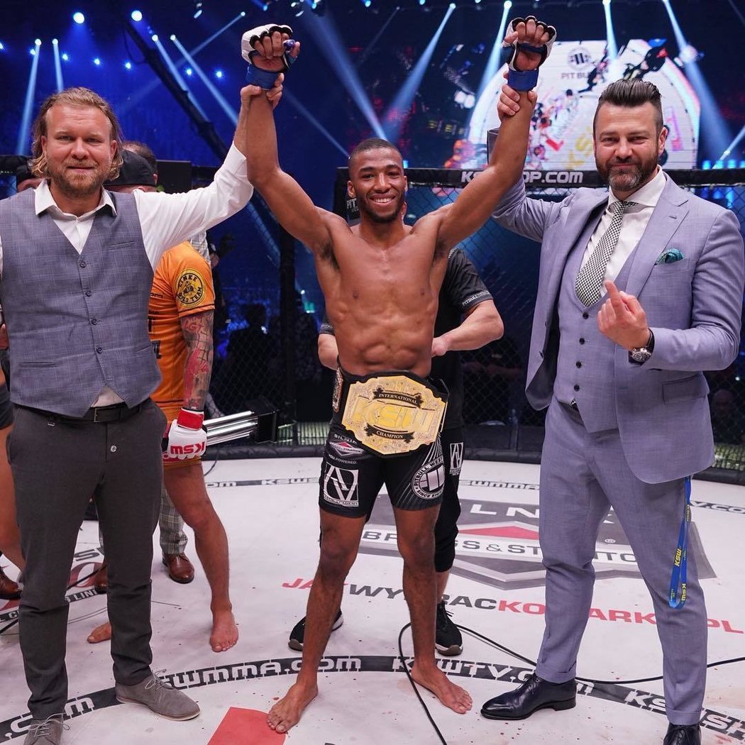 Mladý francouzský MMA bojovník Salahdine Parnasse.