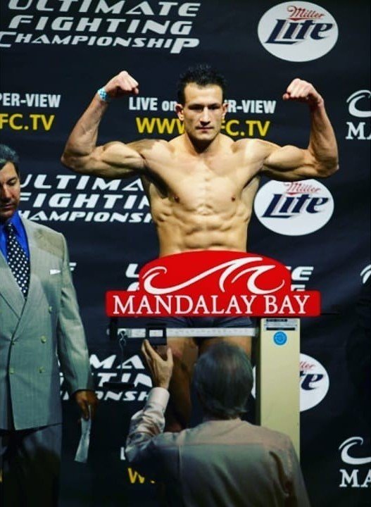 Lee Murray na vážení přes debutem v UFC.