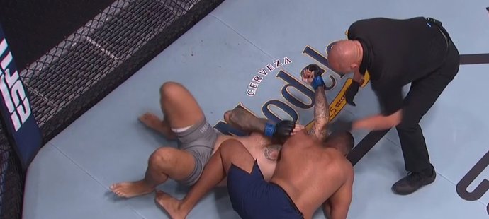 Český bijec Martínek svůj souboj před prezidentem UFC Danou Whitem prohrál. Smlouvu s nejslavnější MMA ligou světa tak nepodepíše.