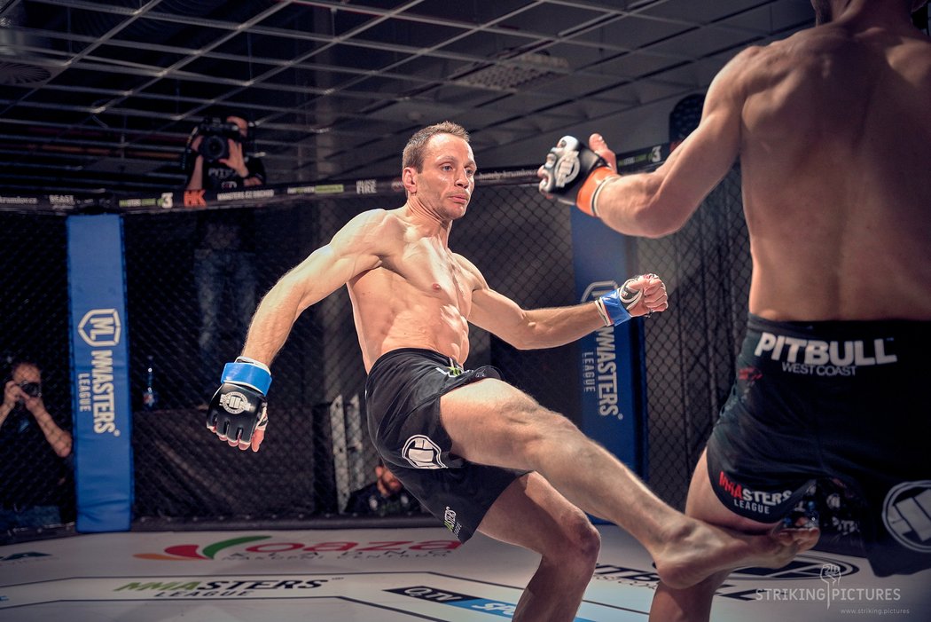 Parádní premiéru v MMA předvedl elitní postojář Luboš Lesák, když ukrajinského protivníka Vitalije Baryšnikova knockatuvoal ve čtvrté minutě zápasu.