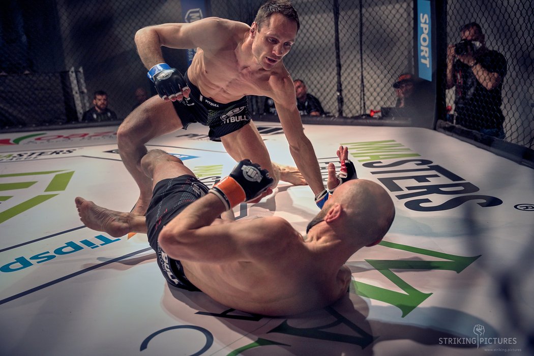 Parádní premiéru v MMA předvedl elitní postojář Luboš Lesák, když ukrajinského protivníka Vitalije Baryšnikova knockatuvoal ve čtvrté minutě zápasu.