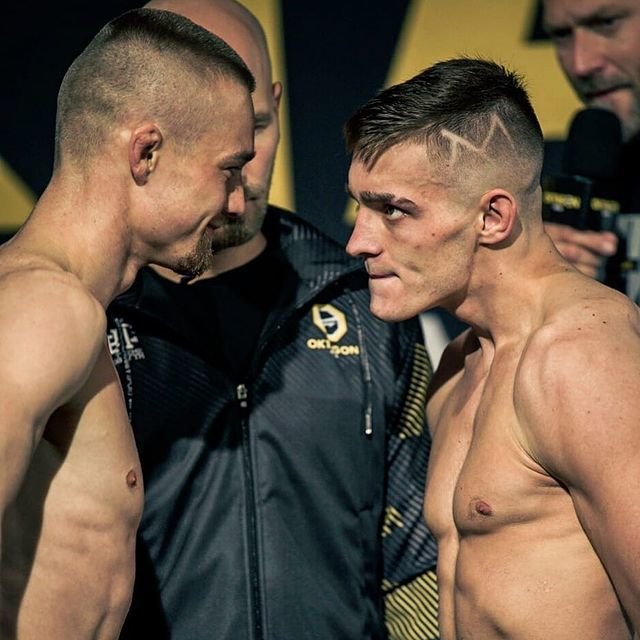 Polský bojovník Dawid Kareta a Tadeáš Růžička tváří v tvář před zápasem na turnaji Oktagon 22