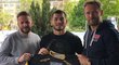 Zleva: Jakub Otava (Sport Invest), Machud Muradov a Ondřej Novotný (OKTAGON MMA)