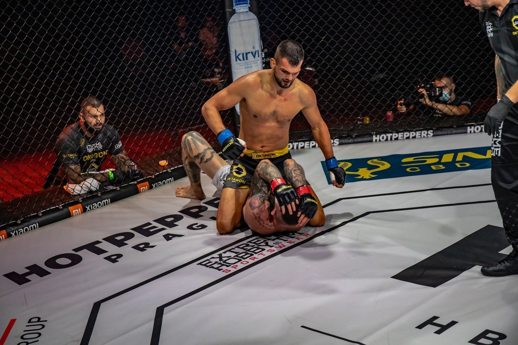 Polák Mateusz Strzelczyk porazil slovenského bojovníka Vlastimila Čepa ve 2. kole na armbar