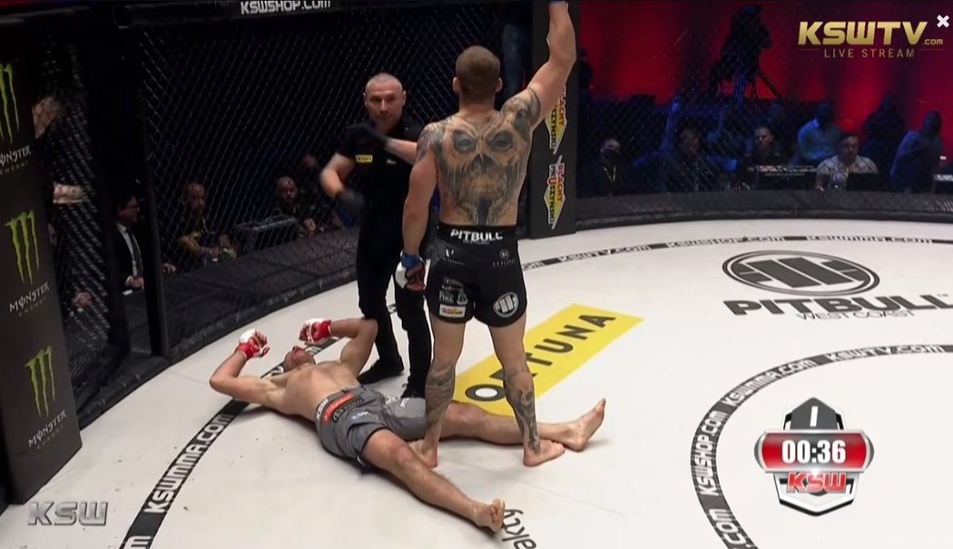 Patrik Kincl knockoutoval Poláka Tomasze Drwala na turnaji KSW 57 v prvním kole.