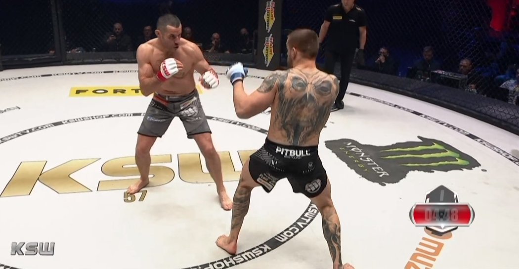 Patrik Kincl knockoutoval Poláka Tomasze Drwala na turnaji KSW 57 v prvním kole.