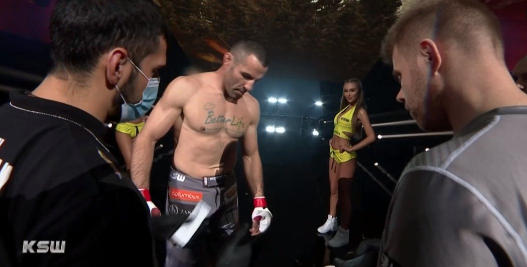 Patrik Kincl knockoutoval Poláka Tomasze Drwala na turnaji KSW 57 v prvním kole.