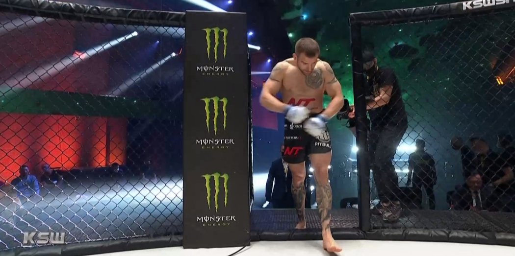 Patrik Kincl knockoutoval Poláka Tomasze Drwala na turnaji KSW 57 v prvním kole.