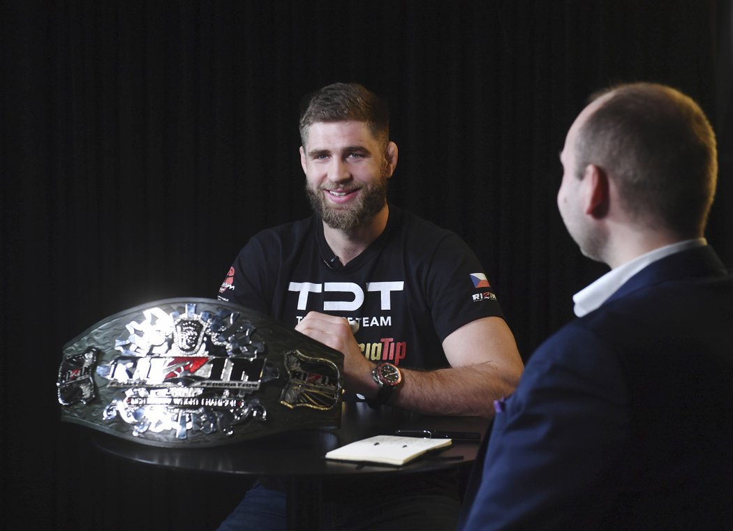 Zápasník a šampion organizace Rizin Jiří &#34;Denisa&#34; Procházka během natáčení pořadu Fight!