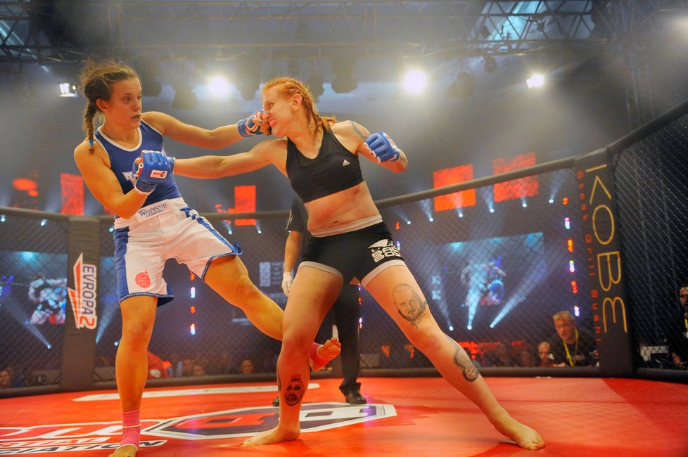 Smetánková se nehroženě pustila do svého prvního souboje v kleci MMA