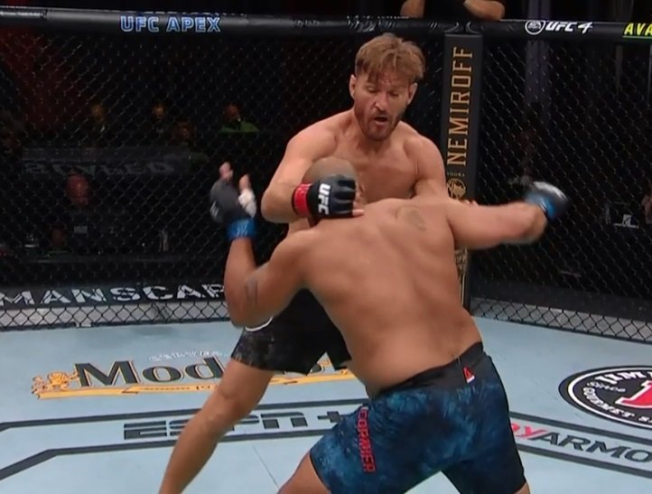 Napínavou bitvu Stipe Miocic vs. Daniel Cormier ovládl prvně jmenovaný a dál tak zůstává šampionem UFC těžké váhy.