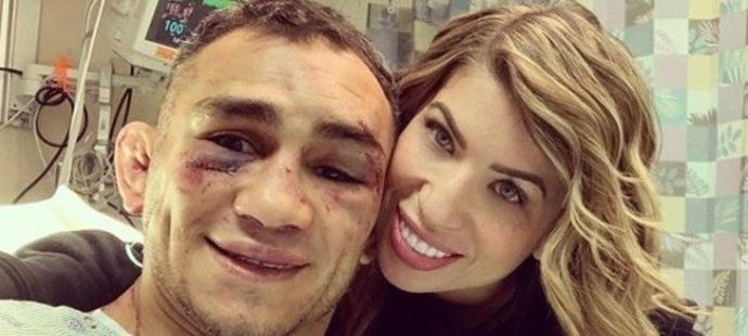 MMA zápasník Tony Ferguson s manželkou v nemocnici