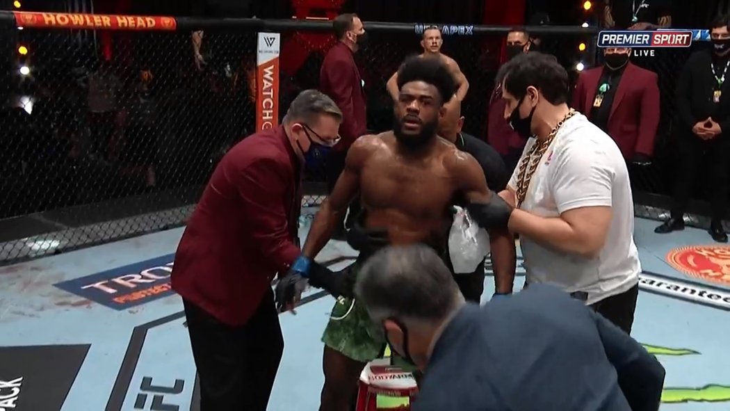 UFC 259: Petr Jan vs. Aljamain Sterling, vítězem se stal Sterling kvůli diskvalifikaci Jana, který použil nepovolený kop, když Američan klečel na zemi