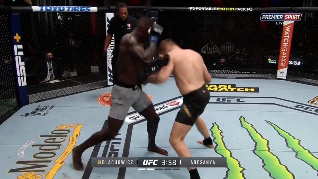 UFC 259: hlavní zápas šampionů Jan Błachowicz vs. Israel Adesanya, na body zvítězil Błachowicz