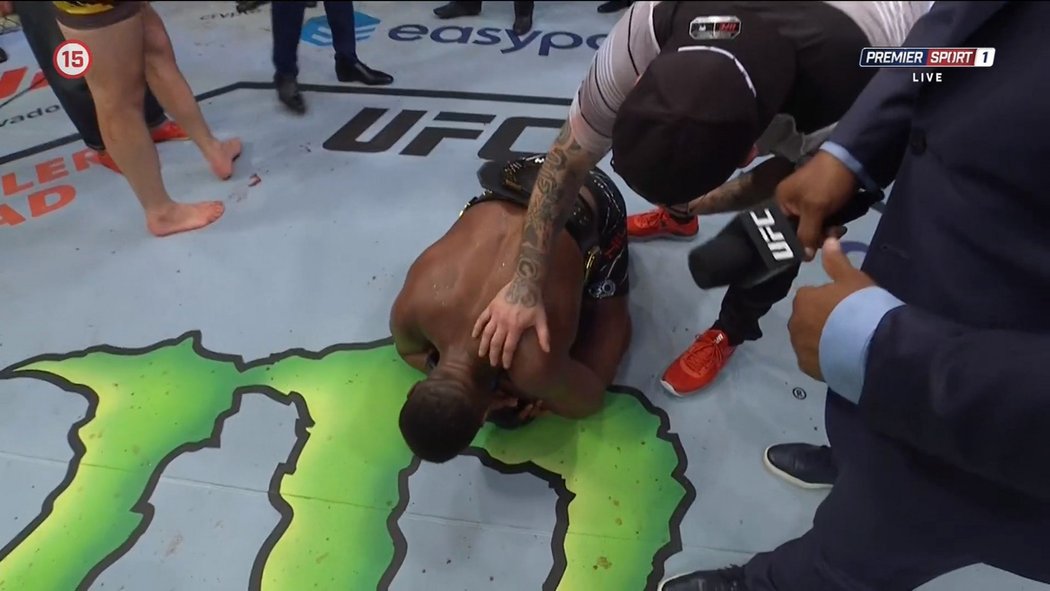 Neuvěřitelný souboj na UFC 283 Glover Teixeira vs. Jamahal Hill, z něhož odcházel jako vítěz na body Hill. Teixera po pekelné bitvě ukončil kariéru