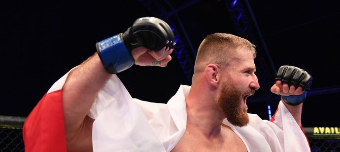 Jan Blachowicz porazil v boji o titul polotěžké váhy UFC Dominicka Reyese