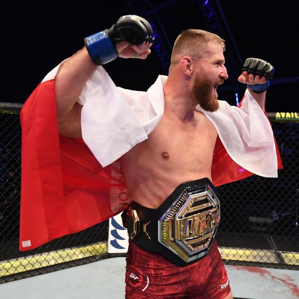 Jan Blachowicz porazil v boji o titul polotěžké váhy UFC Dominicka Reyese