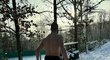 Nejlepší český MMA zápasník trénoval a dováděl ve sněhu nahý! Nejlepší český MMA zápasník trénoval a dováděl ve sněhu nahý!