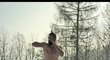 Nejlepší český MMA zápasník trénoval a dováděl ve sněhu nahý!
