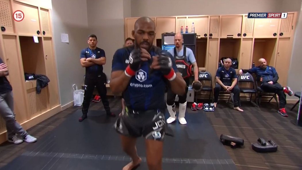 Jon Jones před zápasem s Cirylem Ganem