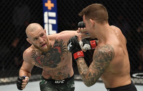 Conor McGregor při zápase s Dustinem Poirierem, který nečekaně prohrál