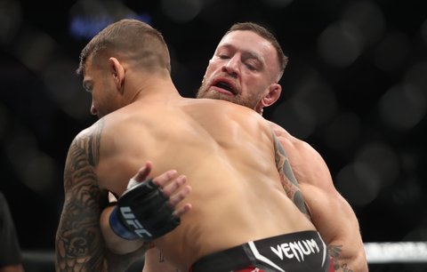 Třetí souboj McGregor vs. Poirier trval jen jedno kolo, slaví opět Američan