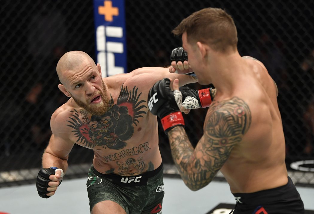 Conor McGregor při zápase s Dustinem Poirierem, který nečekaně prohrál