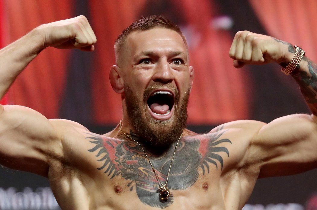 Conor McGregor na vážení před UFC 264