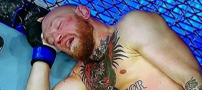 Zničený Conor McGregor po přívalu úderů