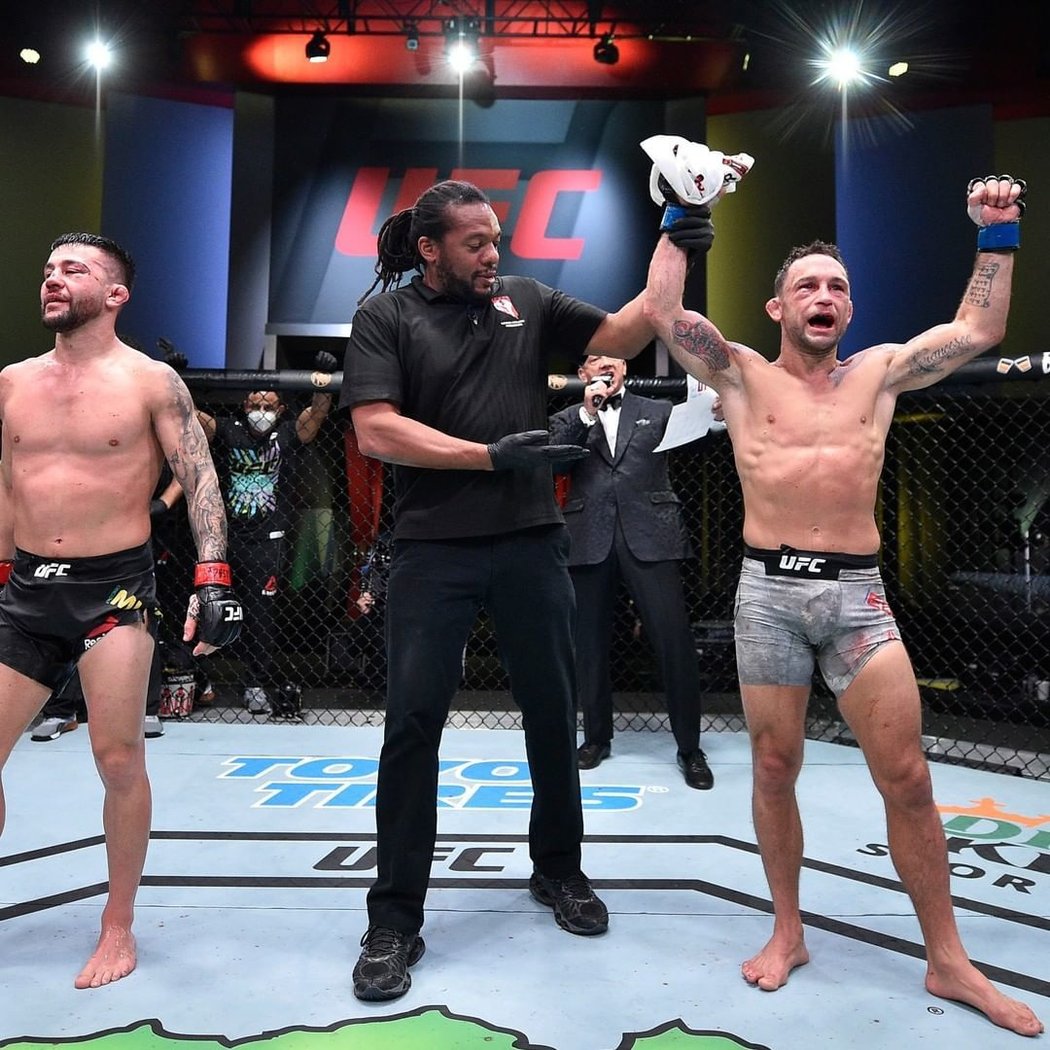 Američan Frankie Edgar slavil vítězství nad Brazilcem Pedrem Munhozem