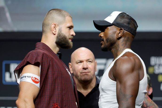 Vzájemný pohled do očí si věnovali Jiří Procházka a Khalil Rountree Jr. Vzájemný pohled do očí si věnovali Jiří Procházka a Khalil Rountree Jr.