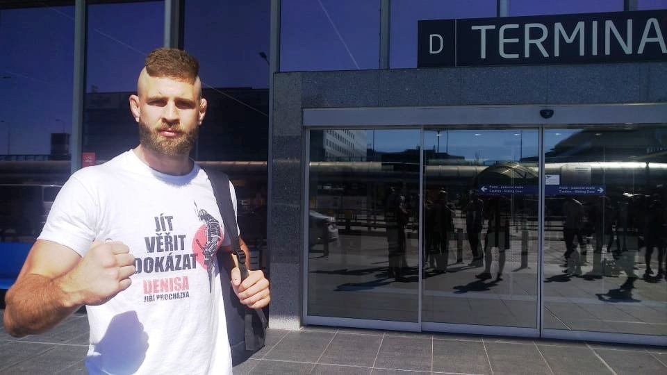 Jiří Procházka na pražském letišti vyrazil za prvním zápasem v UFC