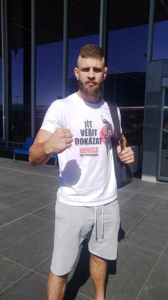 Jiří Procházka na pražském letišti vyrazil za prvním zápasem v UFC