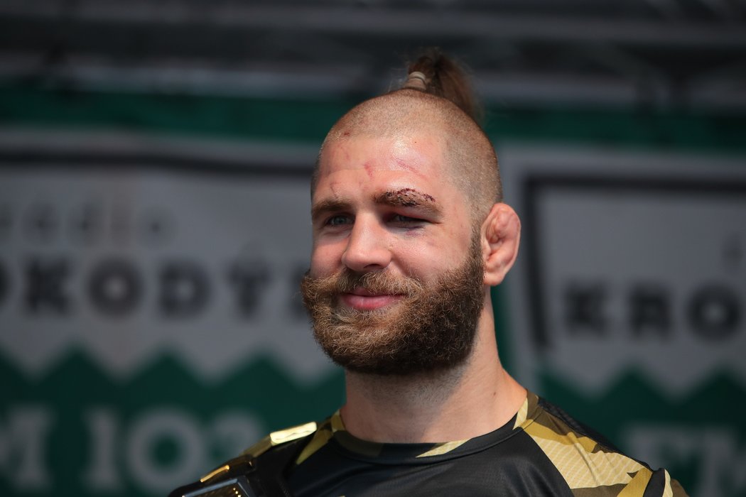 Velkolepé přivítání Jiřího Procházky v Brně po triumfu v UFC