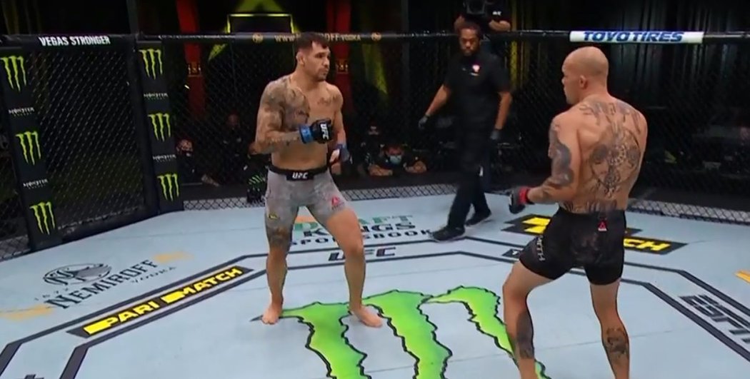 Aleksandar Rakic porazil v rámci UFC 175 Anthonyho Smitha na body